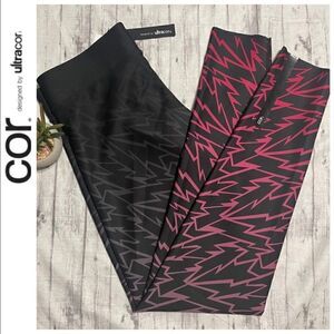 Nwt Ultracor Lightning Bolt Leggings Size Small In Berry